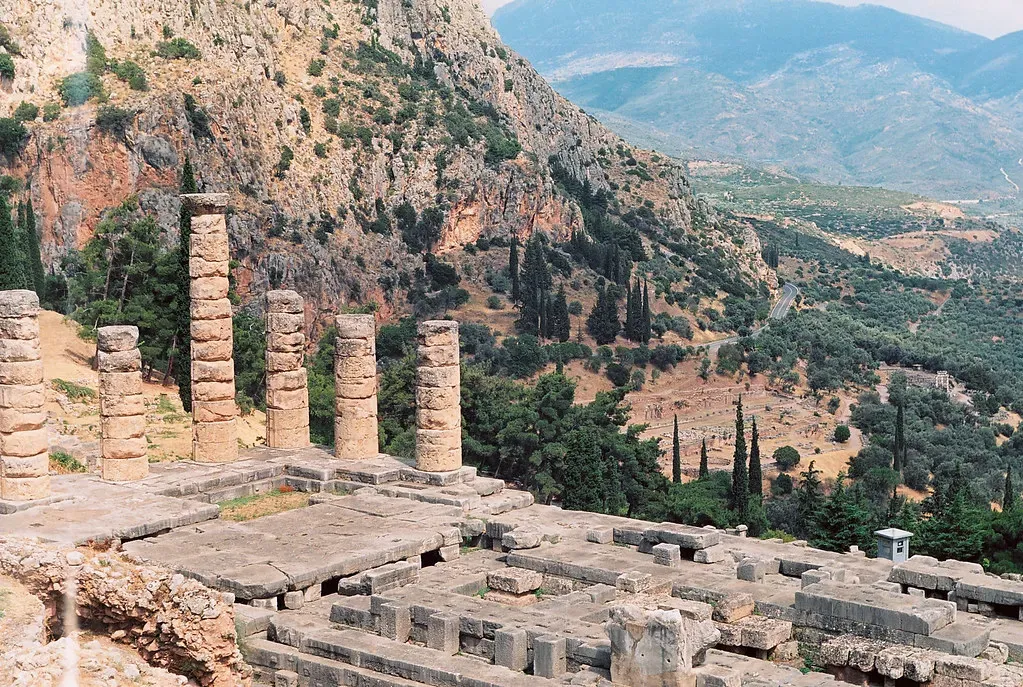 Delphi, Greece: Oracles, Fumes, and the Psychology of Awe (alistairkitchen, Flickr, CC BY 2.0)