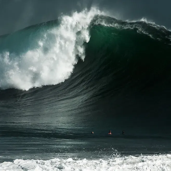 2. Rogue Waves: Monster Walls of Water from Nowhere (Image Credits: Flickr)