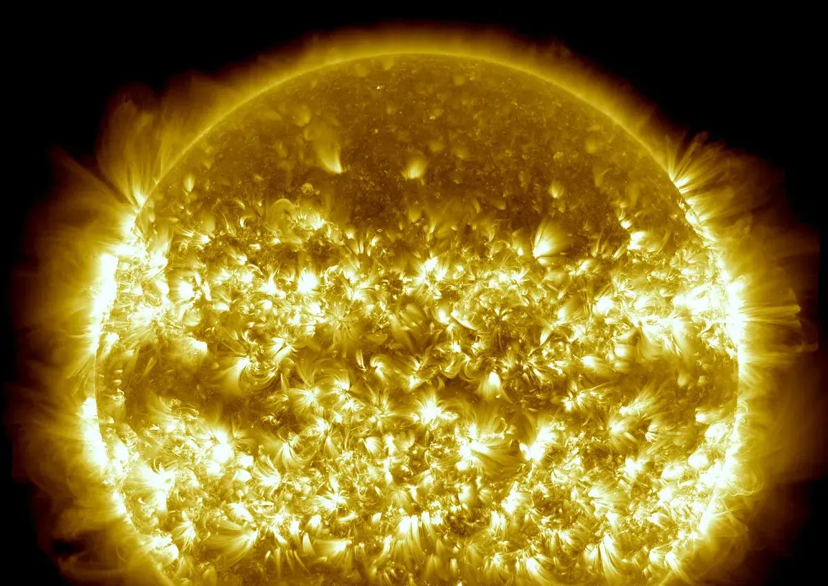 The Solar Cycle: Our Star’s Pulsing Space Weather (Image Credits: Rawpixel)