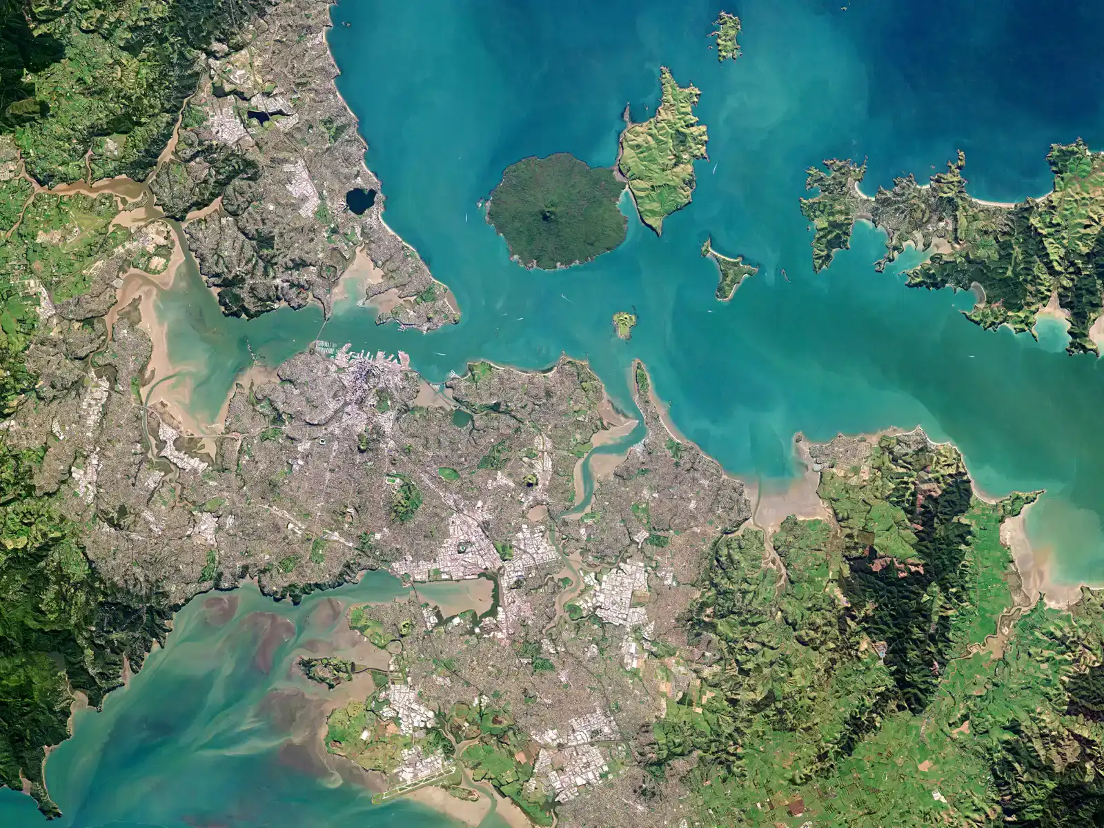 3. Auckland and Its Monogenetic Volcanic Field, New Zealand (By Planet Labs, Inc., CC BY-SA 4.0)