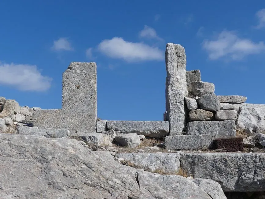 7. The Mysterious “Melted” Structures of the Mediterranean (Image Credits: Pexels)