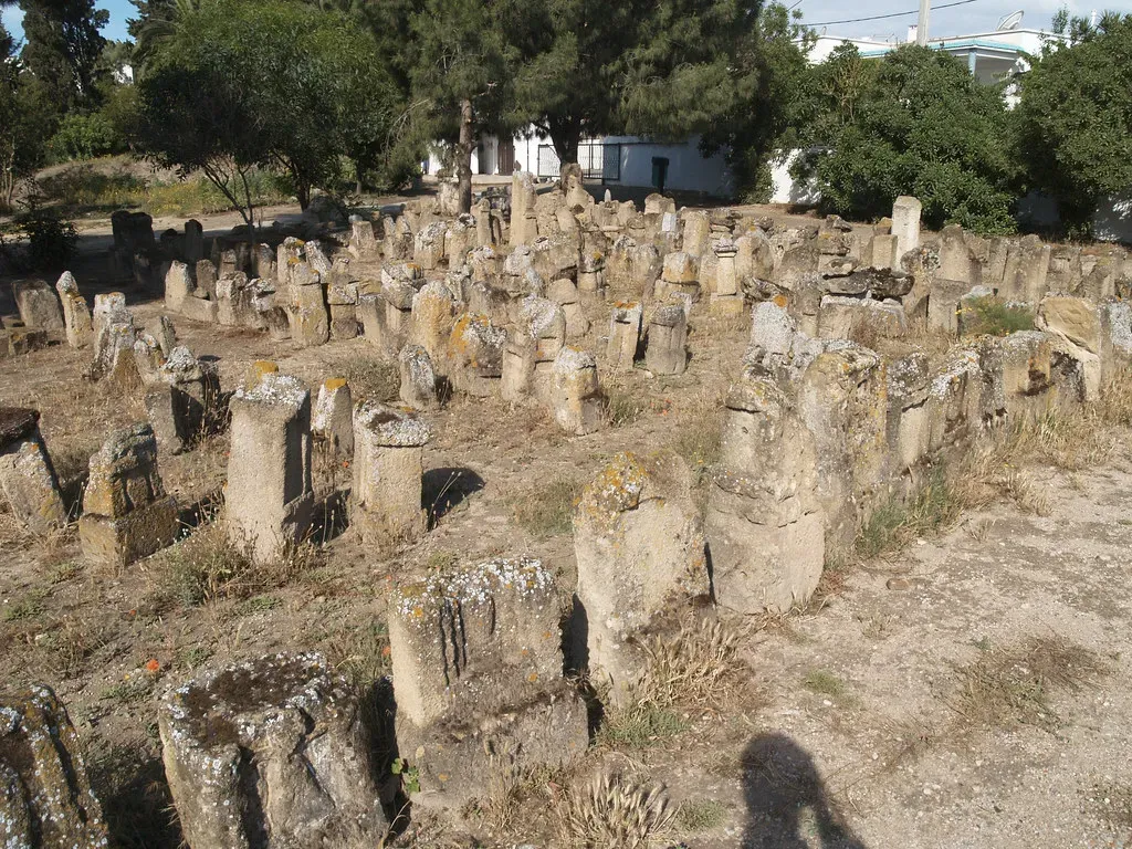#11 Housing Developments That Revealed Human Stories in Cemeteries (isawnyu, Flickr, CC BY 2.0)