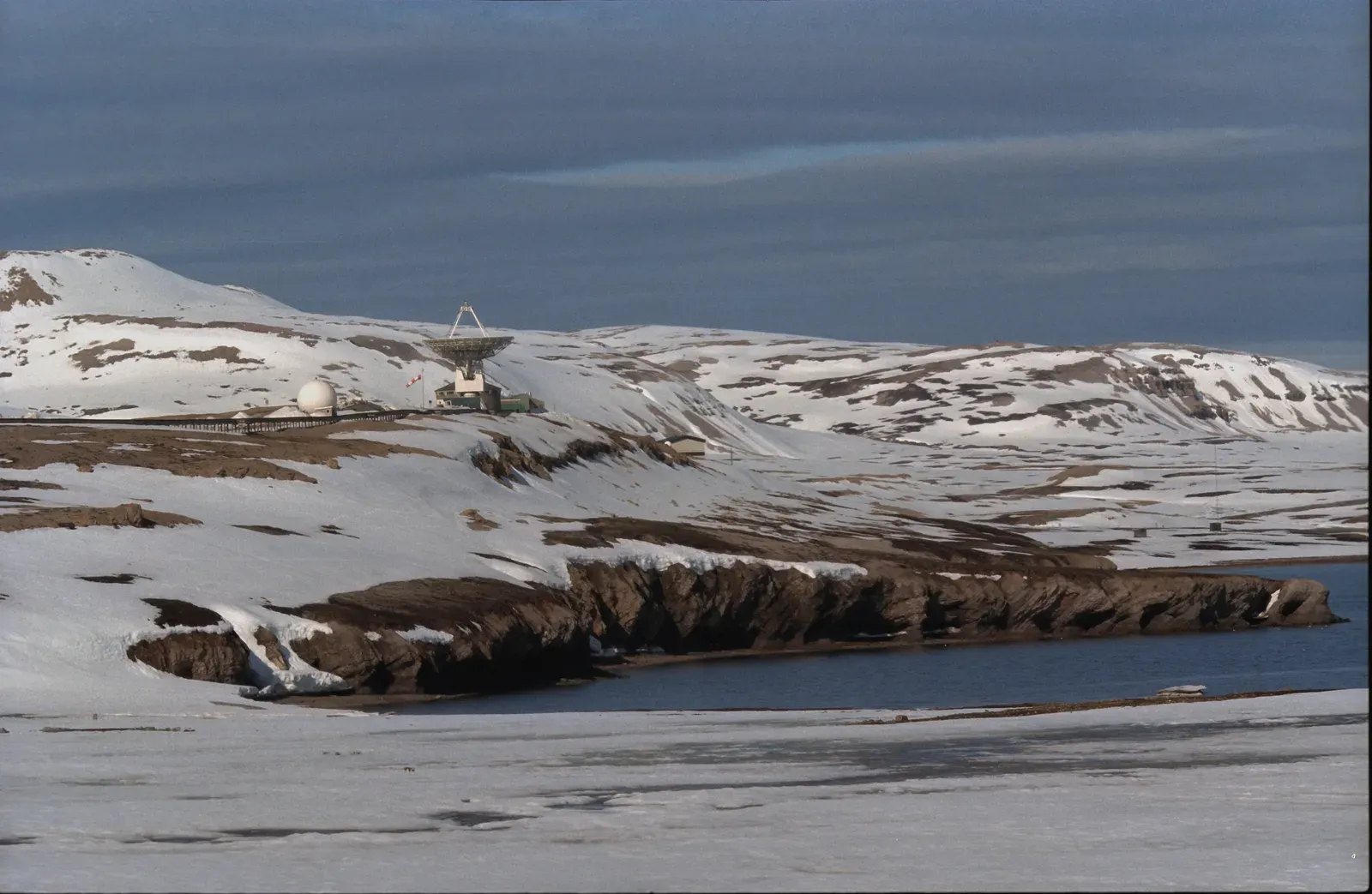 #4 Ny-Ålesund: A Scientific Hamlet That Hibernates (By Jerzy Strzelecki, CC BY-SA 3.0)