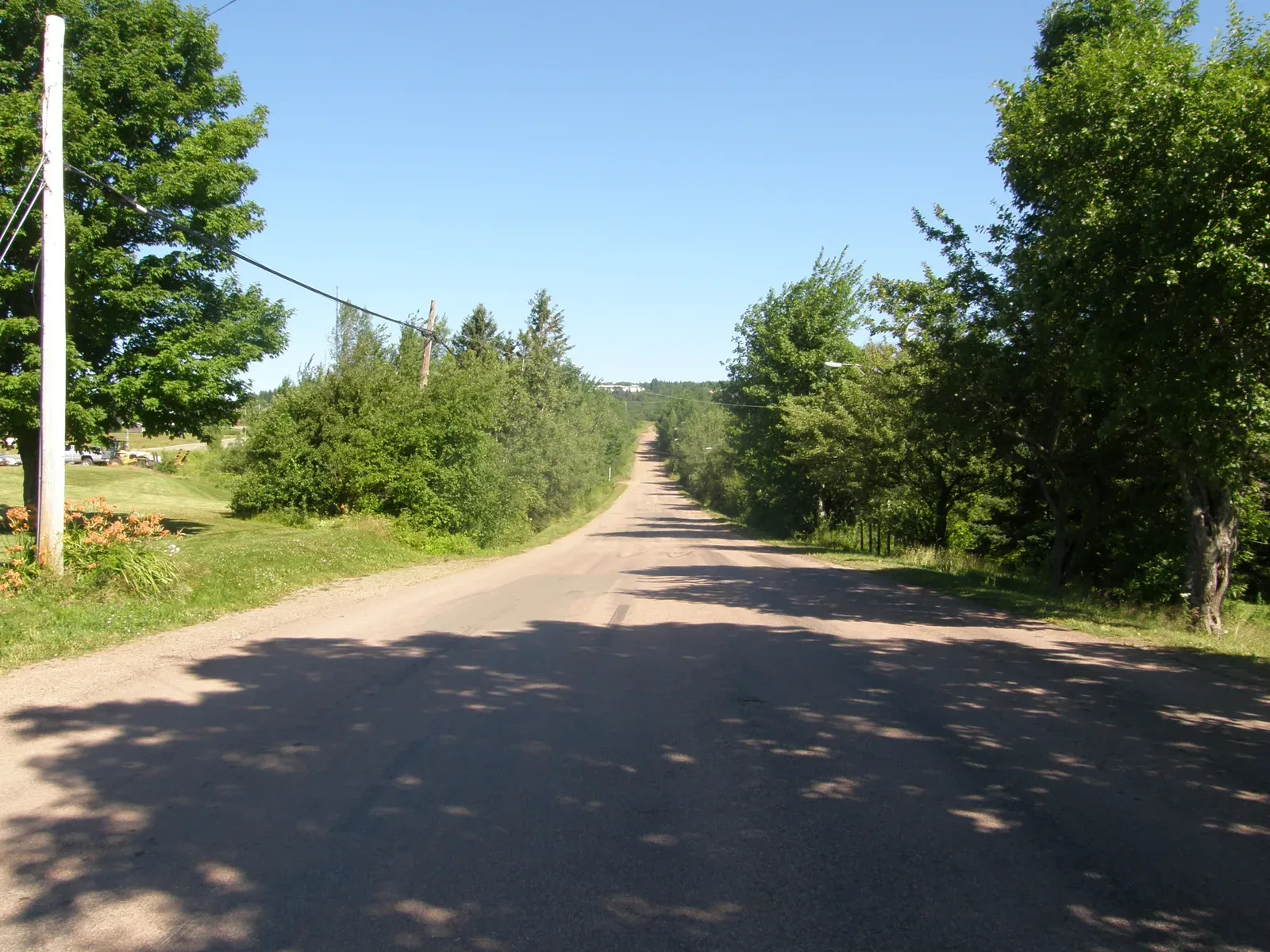 1. Magnetic Hill, Moncton, Canada (By Jim101, CC BY-SA 3.0)