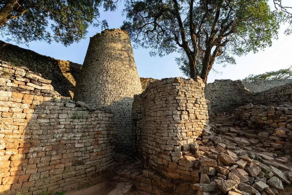Great Zimbabwe: A Stone City in the Savannah (andryn2006, Flickr, CC BY-SA 2.0)