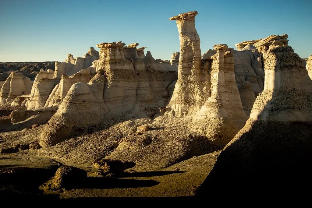 The Fairy Chimneys of New Mexico – Tent Rocks and Stone Tents (2d vs 3d, Flickr, CC BY 2.0)