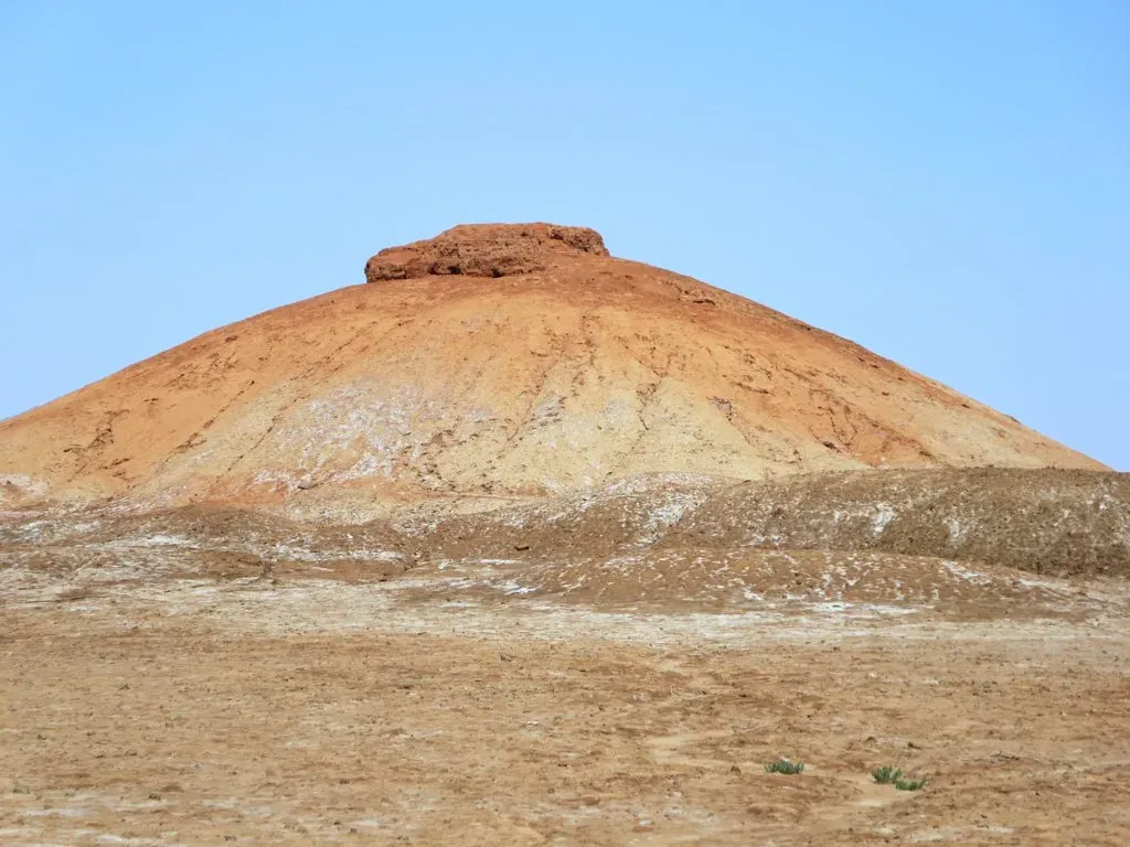 #10 - Mesopotamian Ziggurats: Sun-Dried Bricks Against a Brutal Climate (Ziggurat of Kish, CC BY 2.0)