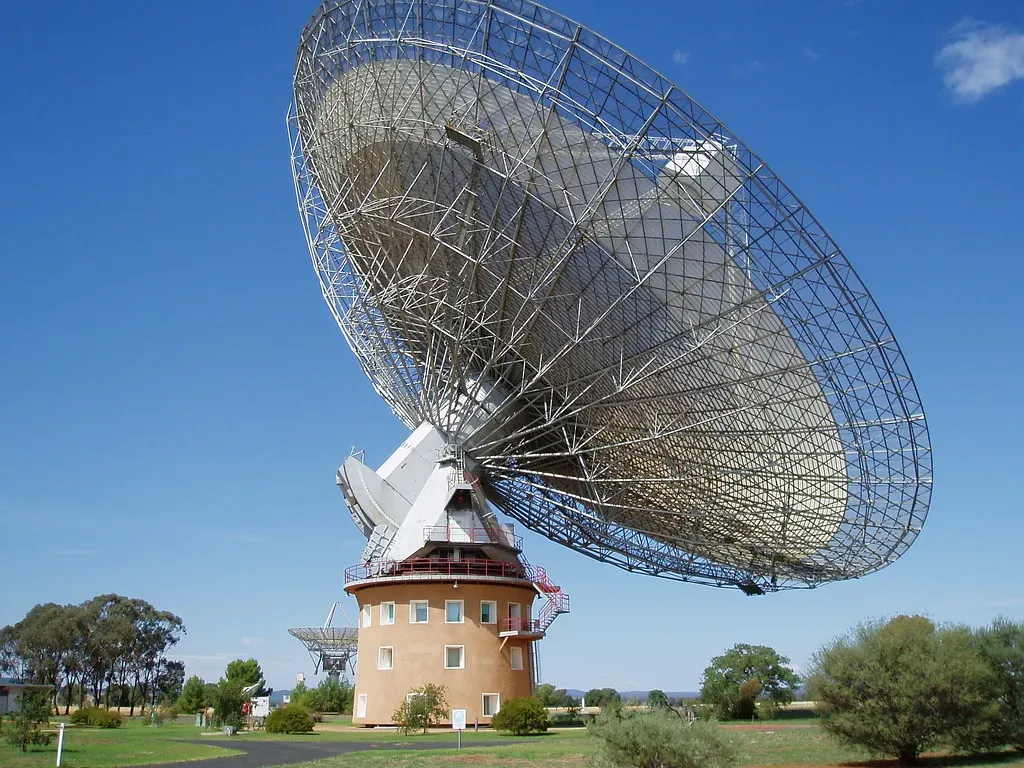 5. Fast Radio Bursts: Cosmic Signals from the Deep Unknown (Image Credits: Flickr)