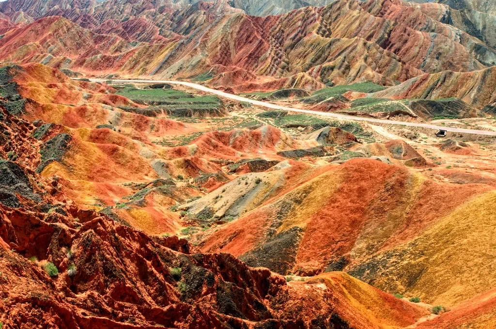 China’s Rainbow Mountains (Zhangye Danxia Landform) (lwtt93, Flickr, CC BY 2.0)