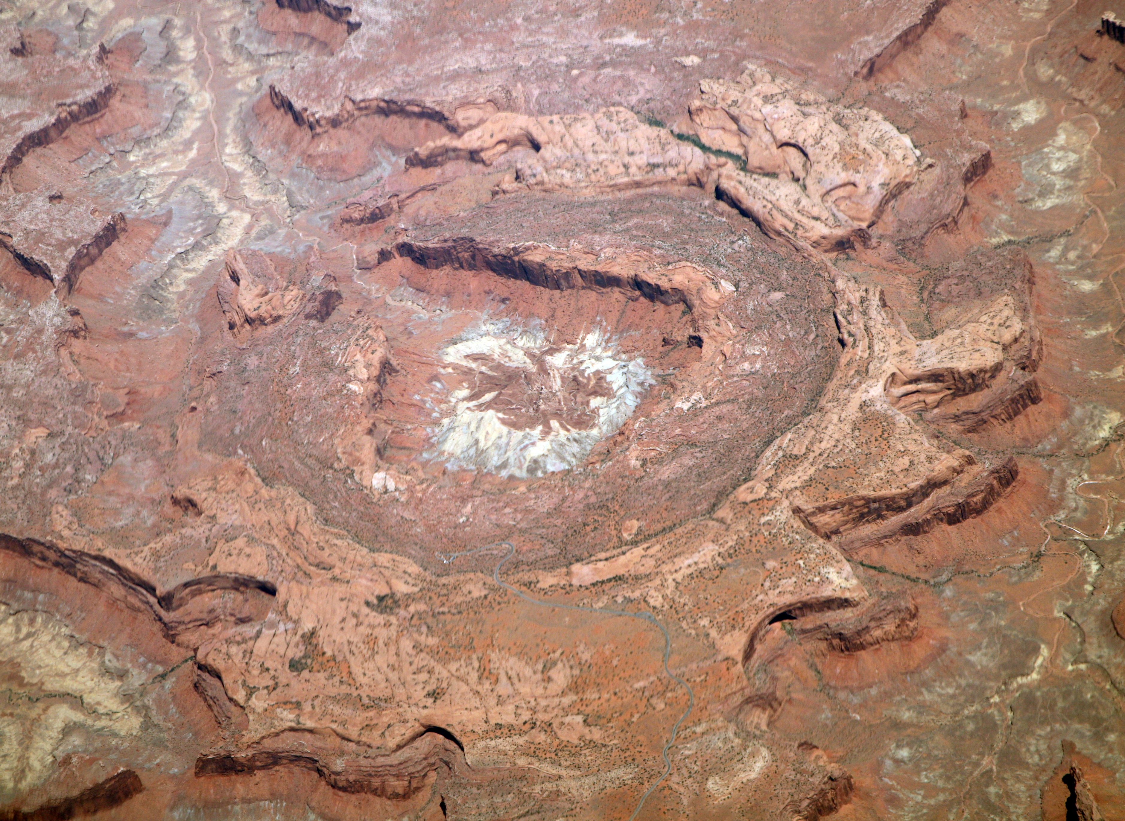 Upheaval Dome, Utah (Image Credits: Wikimedia)