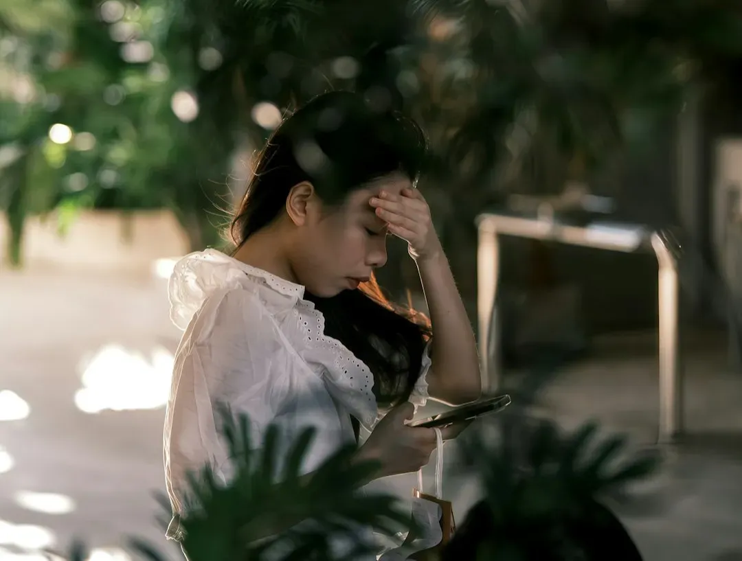 The Shock to the Psyche: When the World Suddenly Feels Unsafe (Image Credits: Unsplash)