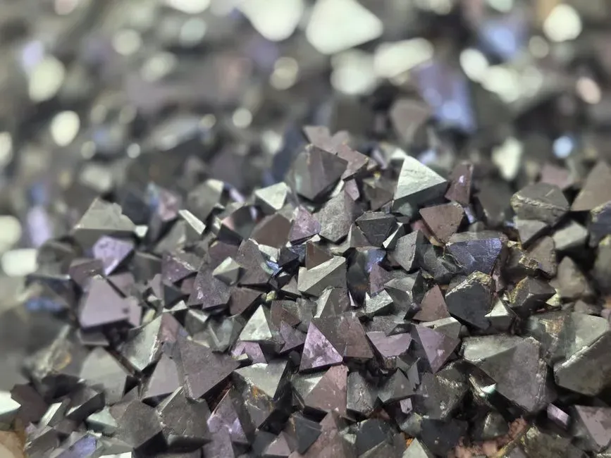 #4 - Barium-Manganese Black (Romanechite / Psilomelane) (Image Credits: Pexels)
