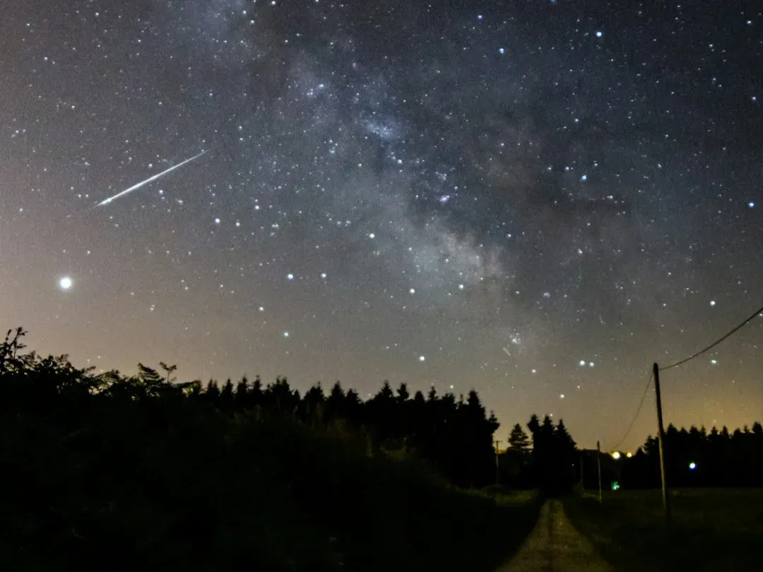 Most Meteorites Burn Up Long Before Reaching You (Image Credits: Unsplash)