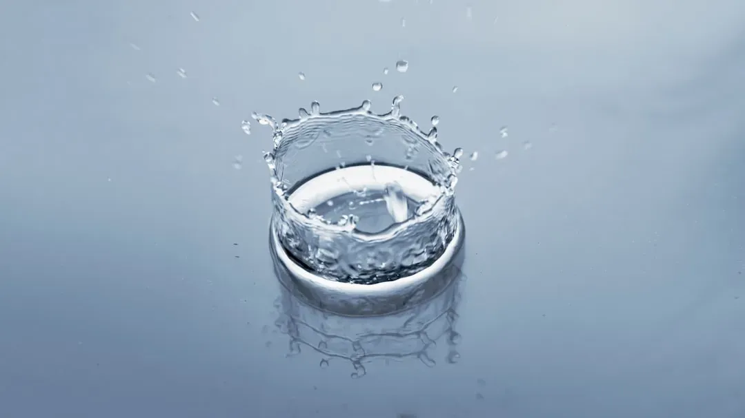 7. Water Is the Greatest Solvent in the Known Universe (Image Credits: Unsplash)