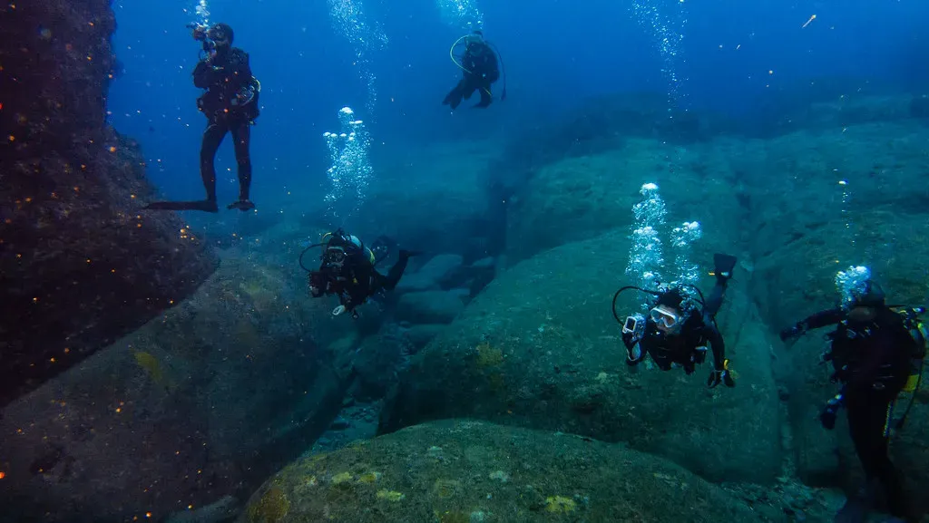 #5 The Yonaguni Underwater Structures: Natural Geology Or Lost Architecture? (itsdesire, Flickr, CC BY 2.0)