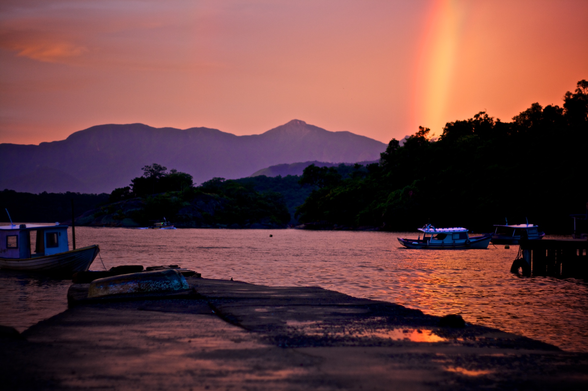 Fire Rainbows: When Ice Creates Flames in the Sky (Image Credits: Wikimedia)