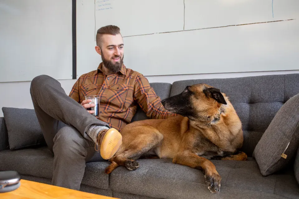 5. Their Body Language Softens Specifically for You (Image Credits: Stocksnap)