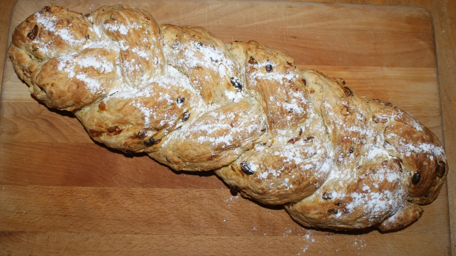 The Raisin‑Bread Analogy and Why Every Raisin Thinks It’s Special (By Ian Alexander, CC BY-SA 4.0)