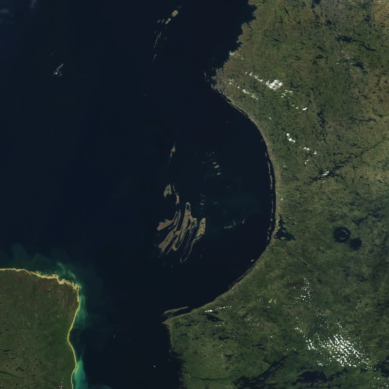 The Nastapoka Arc: Hudson Bay's Perfect Curve (Image Credits: Wikimedia)