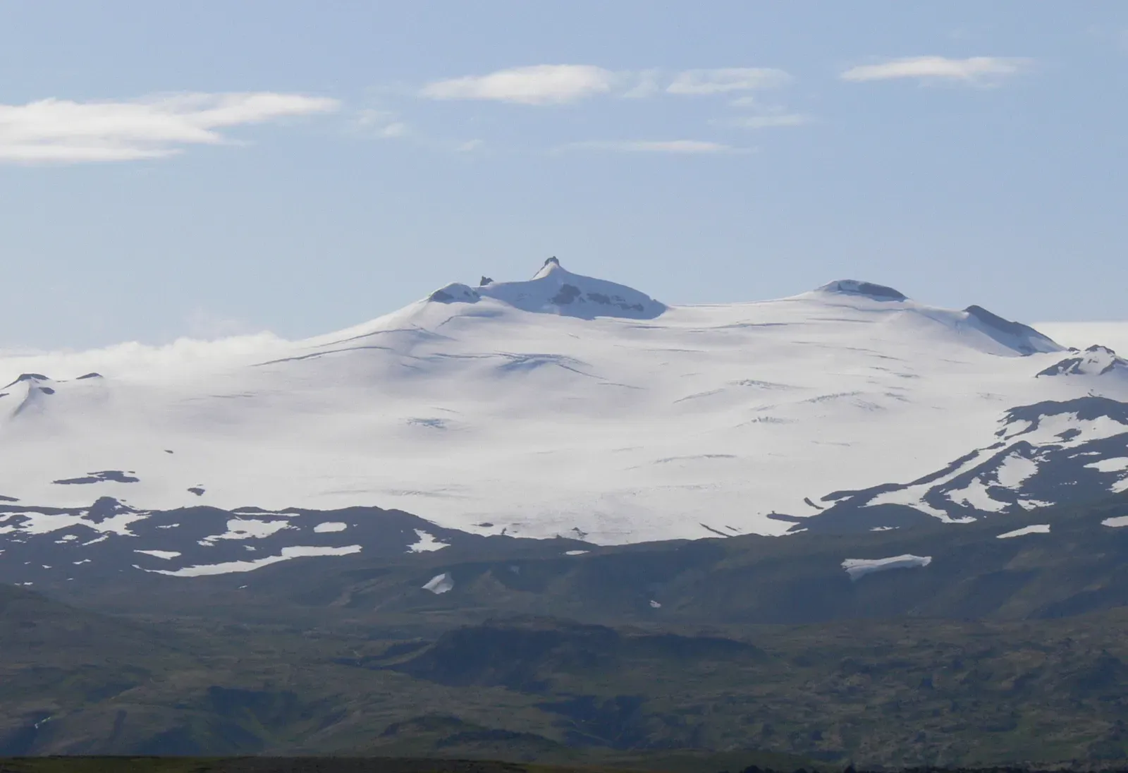 2. Iceland – A Living Laboratory on a Growing Ocean Floor (Image Credits: Wikimedia)