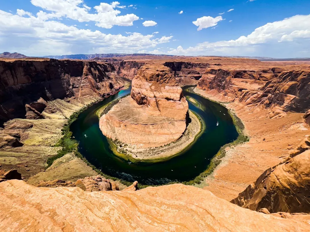 The Colorado River: A Relentless Sculptor With a Simple Tool (Image Credits: Unsplash)