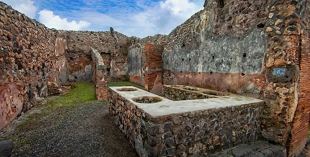 9. There Were Fast Food Counters in Ancient Rome (mharrsch, Flickr, CC BY 2.0)