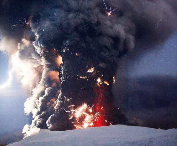 Volcanic Lightning: Thunderstorms Inside Eruptions (Image Credits: Wikimedia)