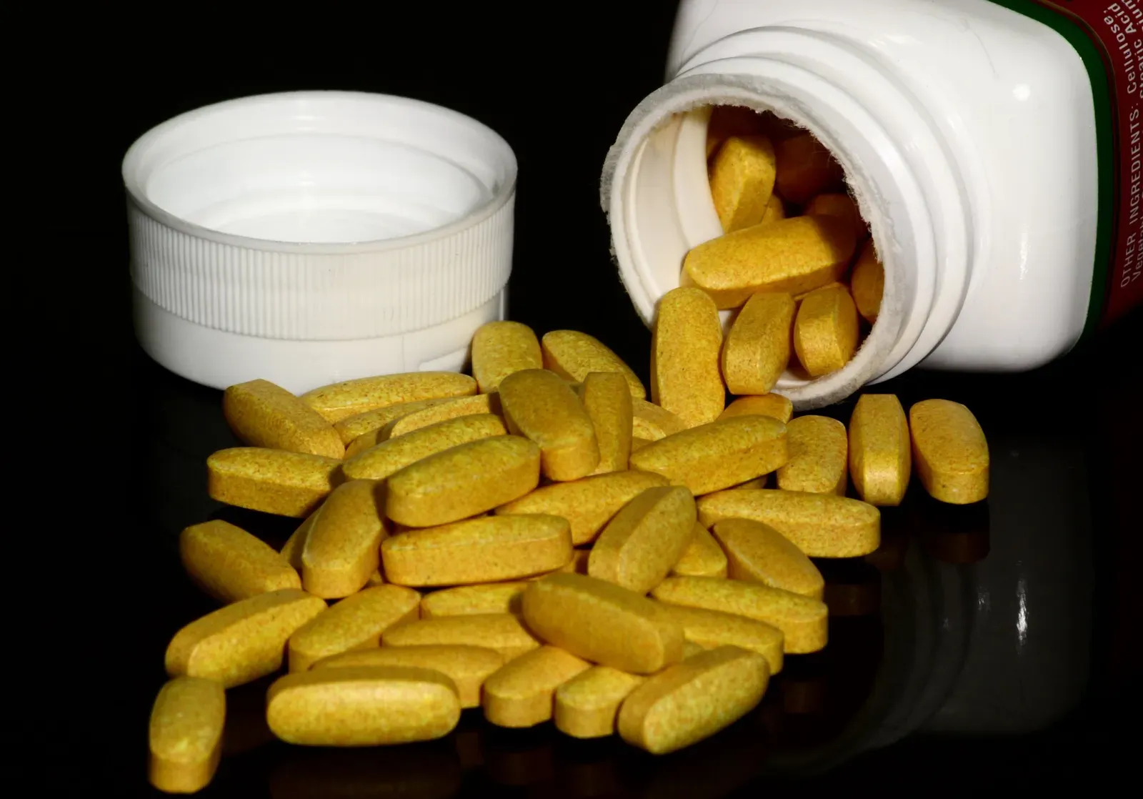 Everyday Placebos: From Supplements to Wellness Trends (Image Credits: Wikimedia)