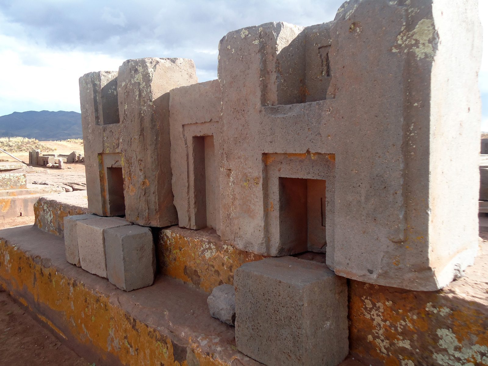 Puma Punku: Precision Stone Cutting in Bolivia (Image Credits: Wikimedia)