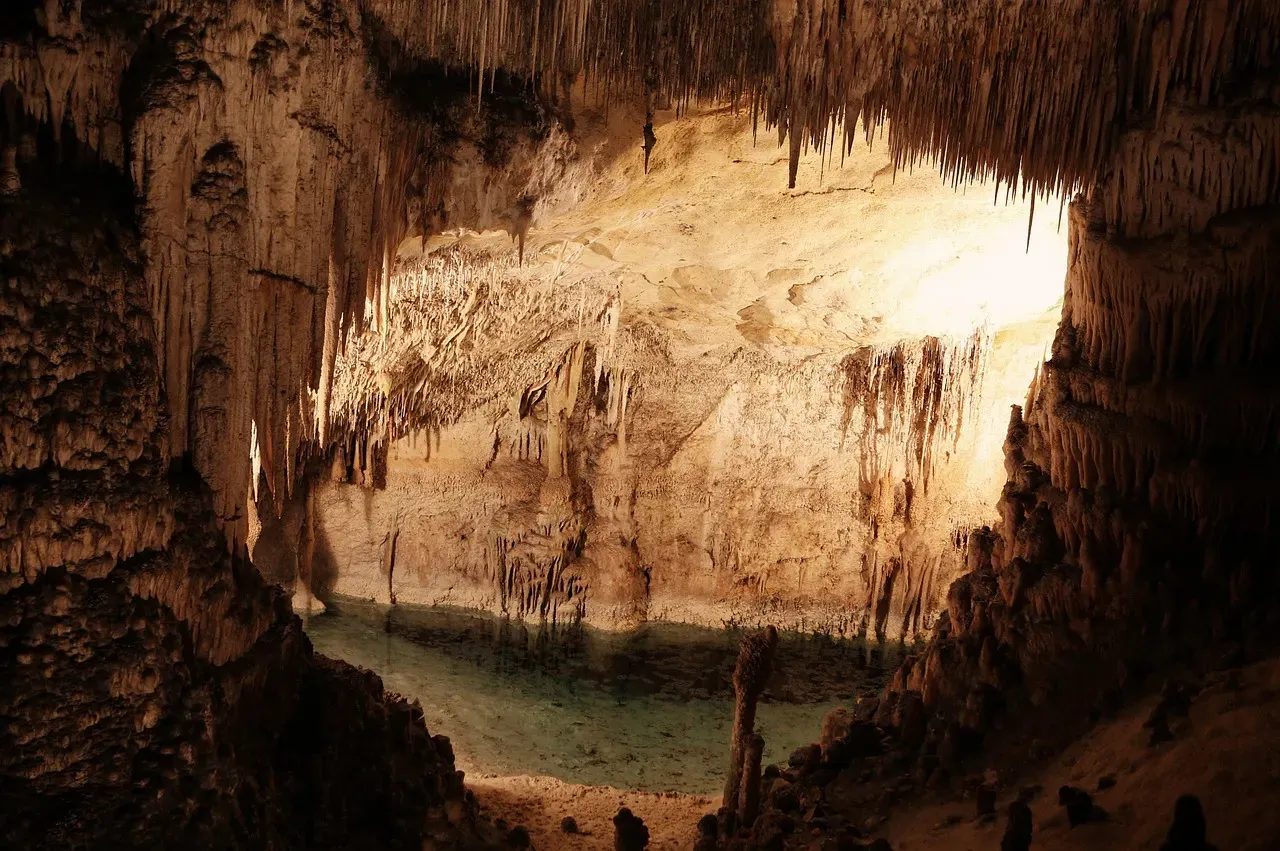 The World's Most Jaw-Dropping Cave Systems (Image Credits: Pixabay)