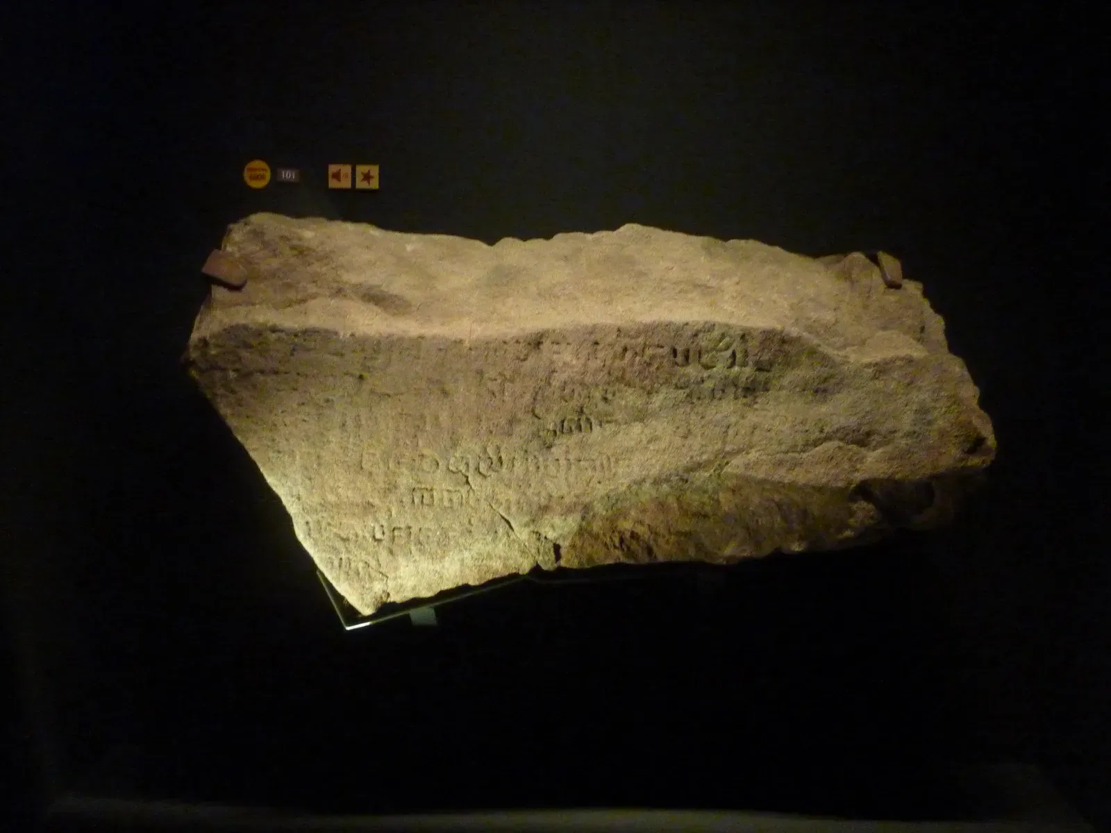 #10 - The Singapore Stone (Flickr: Singapore holiday 459., CC BY 2.0)