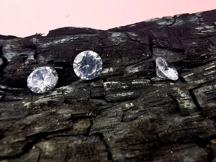 Diamonds Are Time Capsules of Deep-Earth Chemistry and Tectonics (Image Credits: Pexels)