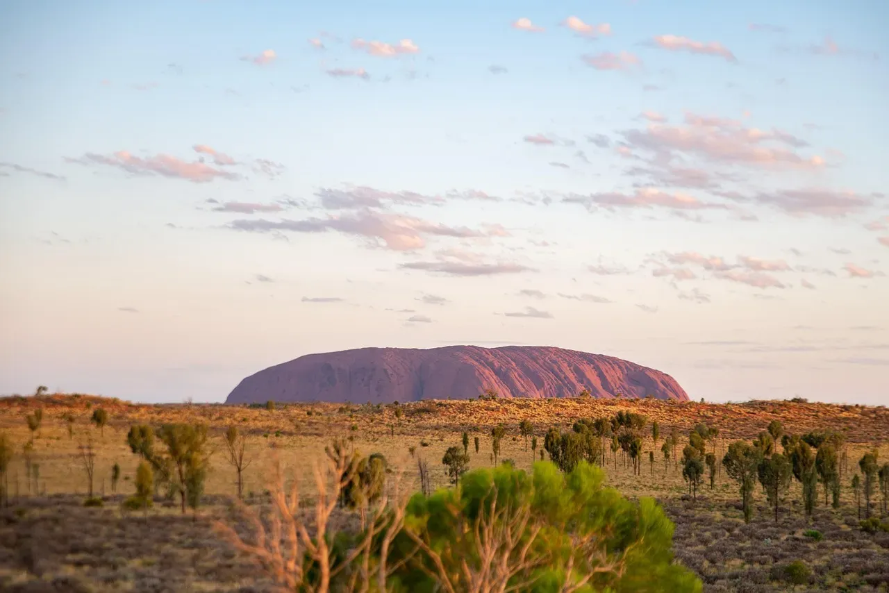 Uluru (Ayers Rock): A Stone Giant Shaped by Time (Image Credits: Pixabay)