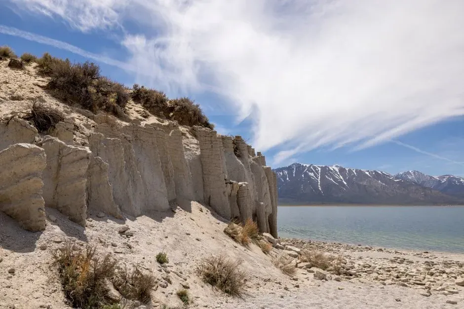 Deep Sedimentary Basins Beneath Major Cities and Plains (Image Credits: Pexels)