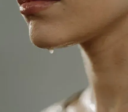 4. Your Scent Trail and Sweat (Even If You Feel “Clean”) (Image Credits: Pexels)