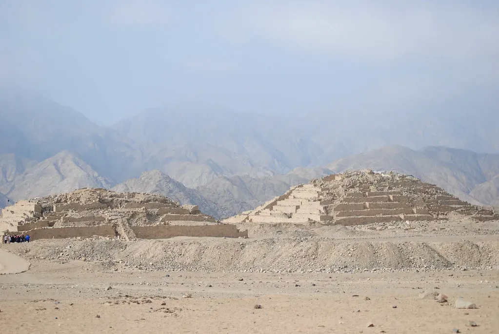 3. The Norte Chico (Caral): The Silent Pyramid Builders of Peru (Image Credits: Flickr)