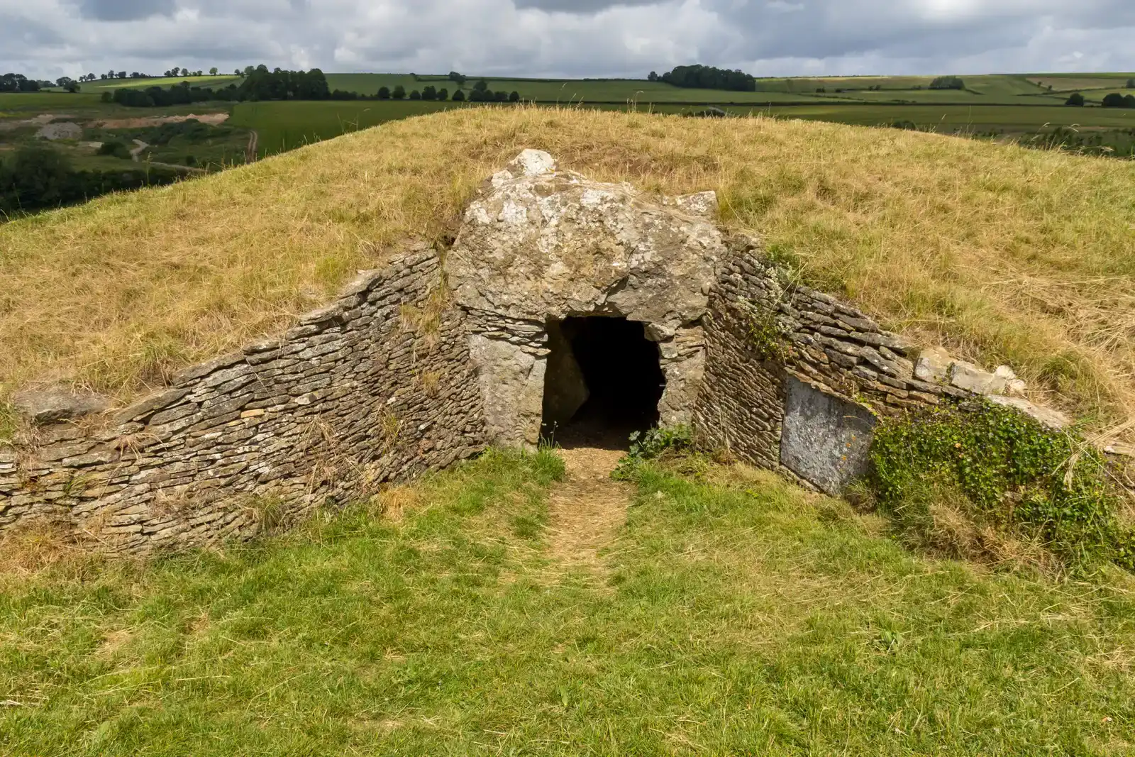 #9 - Stoney Littleton Long Barrow, Somerset, England (By Photograph by Mike Peel (www.mikepeel.net)., CC BY-SA 4.0)