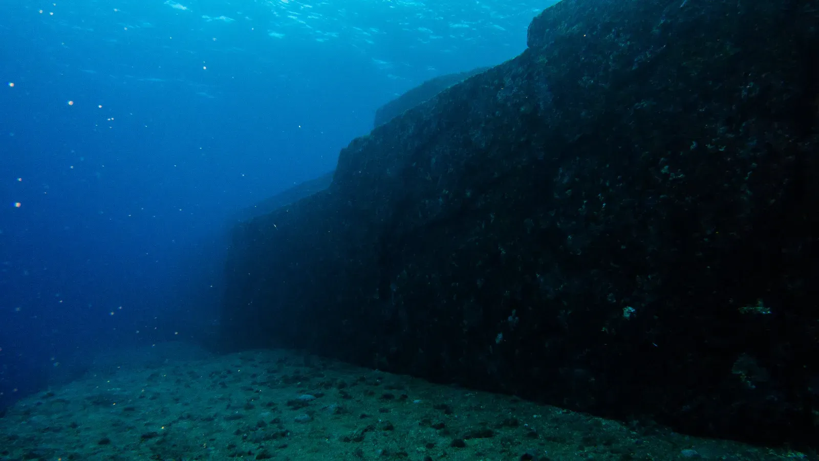 The Yonaguni Monument: Japan's Underwater Pyramid (Image Credits: Wikimedia)