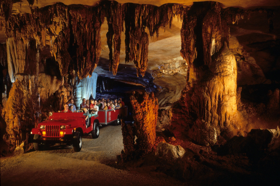 Fantastic Caverns, Missouri (Image Credits: Flickr)