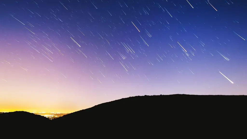 2. A Dazzling Meteor Shower Painting the Night with “Shooting Stars” (Image Credits: Rawpixel)