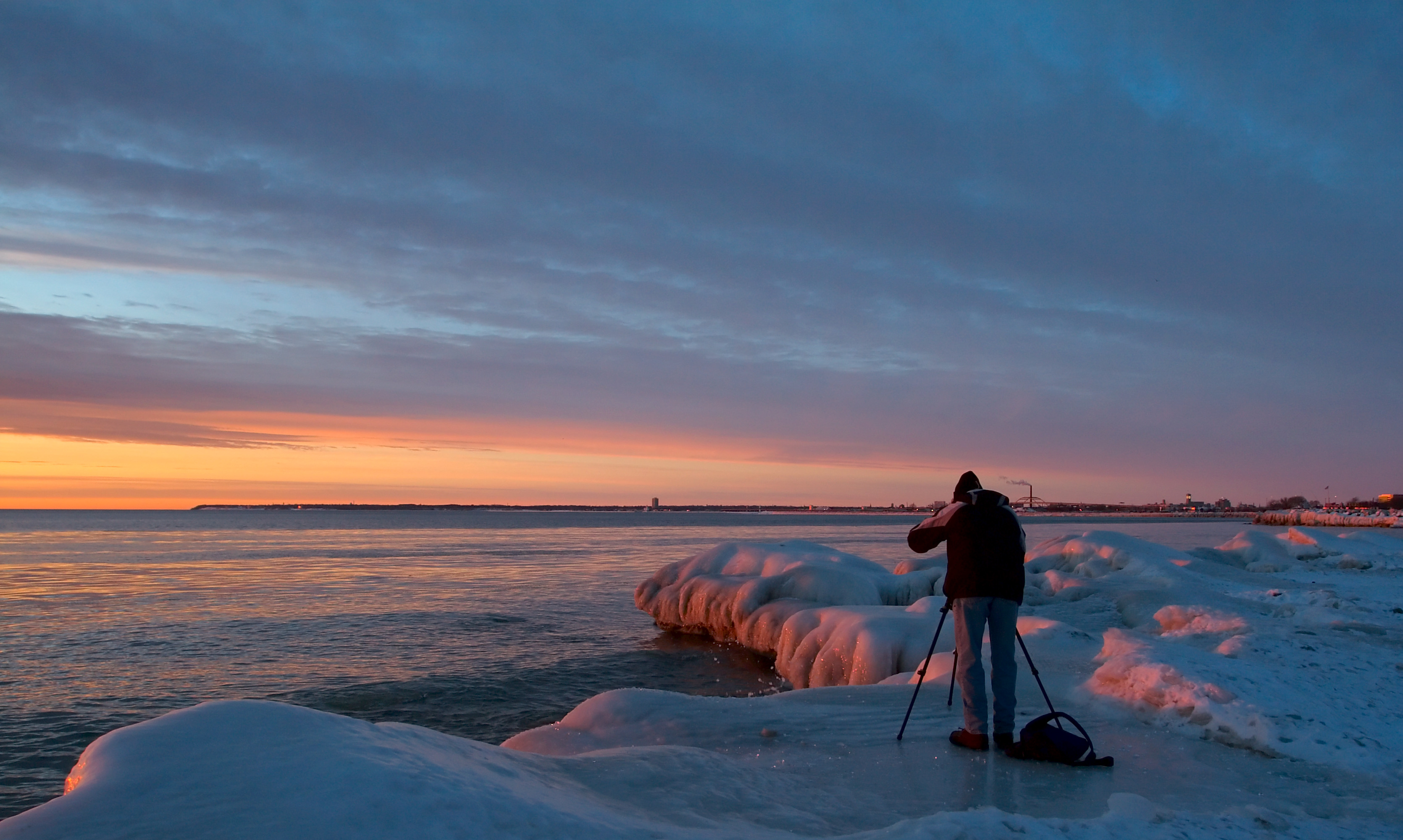 Alaska Range: The Cold-Light Laboratory (Image Credits: Wikimedia)