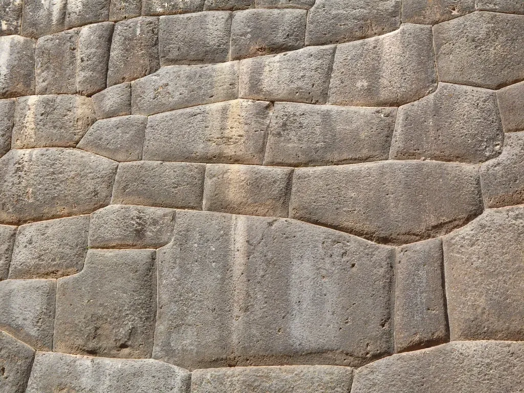 Mortar-Free Masonry: The Technique That Appears Worldwide (Image Credits: Flickr)