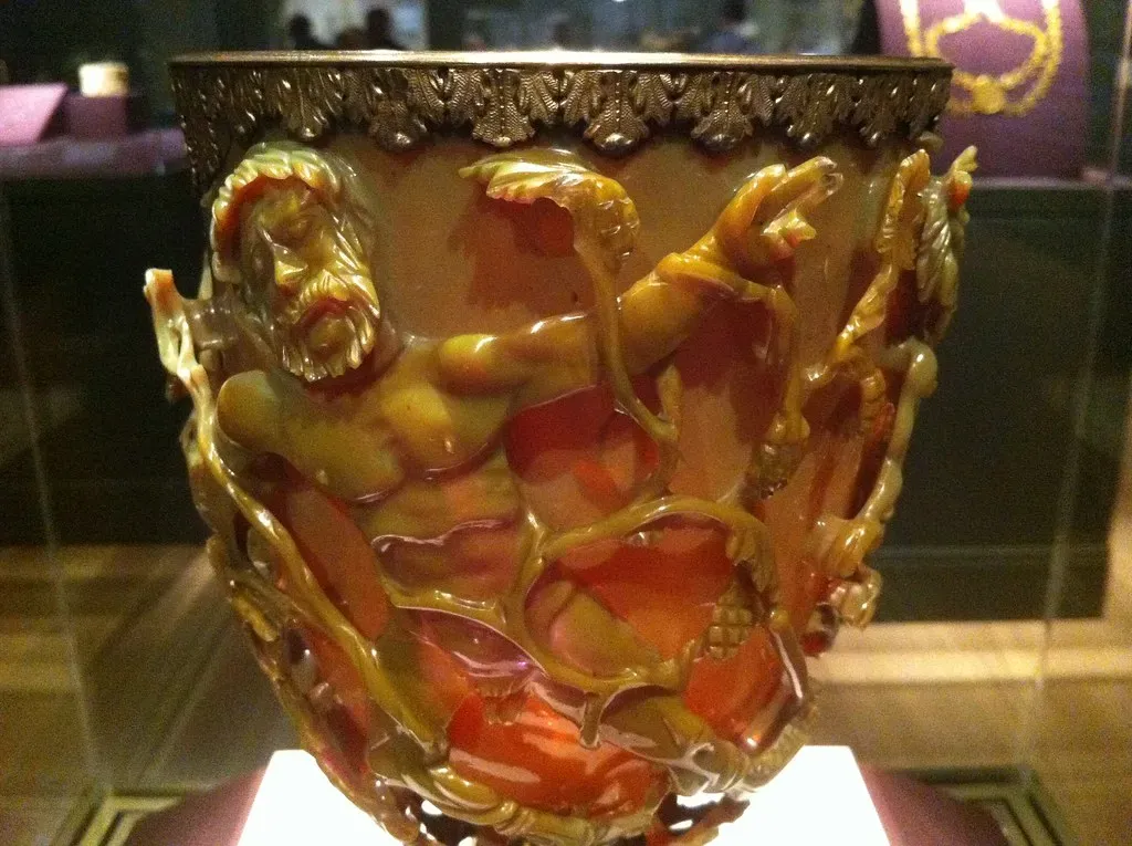 #3 - The Lycurgus Cup: Roman Nanotechnology Nobody Could Explain Until the 1990s (ancientartpodcast.org, Flickr, CC BY 2.0)