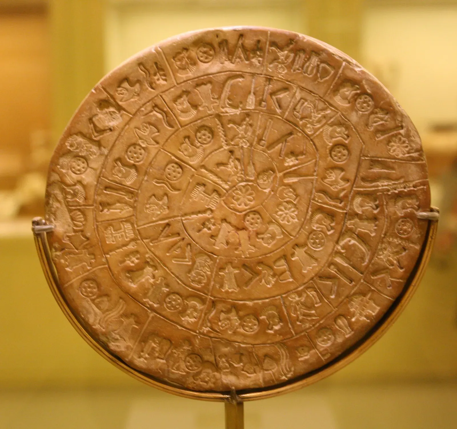 2. The Phaistos Disk: A Fired‑Clay Message You Still Can’t Read (By PRA, CC BY 1.0)