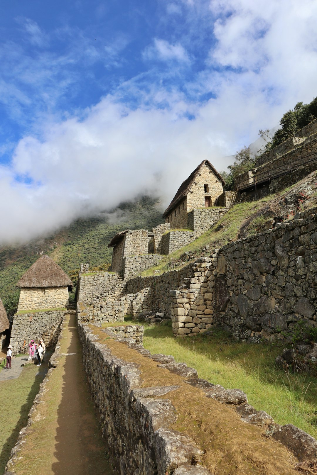 Rooflines, Rooms, and Daily Life (Image Credits: Unsplash)