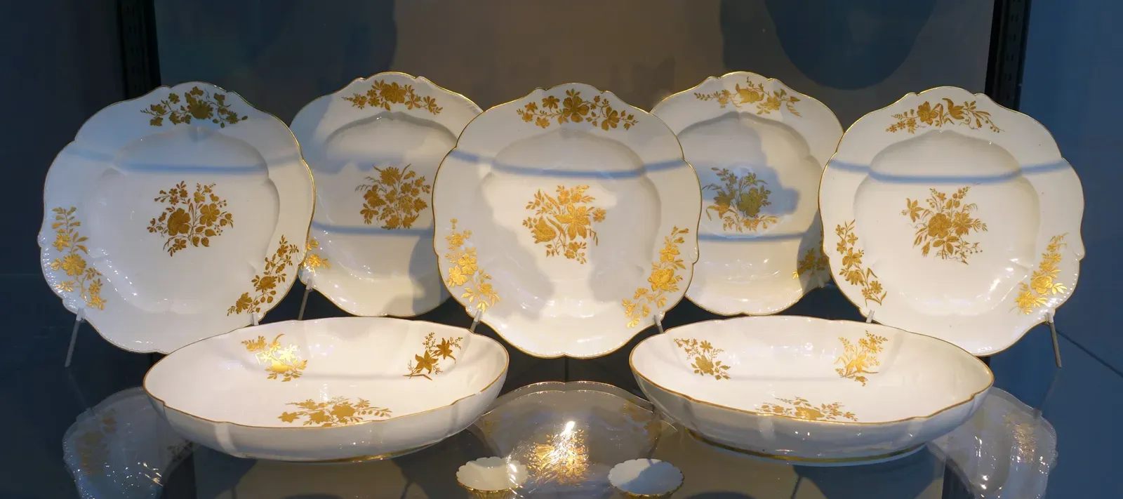 #10 The Titanic’s Porcelain and Glassware Preserved on the Ocean Floor (By Daderot, Public domain)