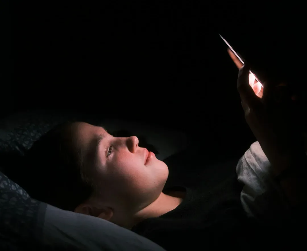 Technology and Light Are Quietly Sabotaging Your Sleep (Image Credits: Unsplash)