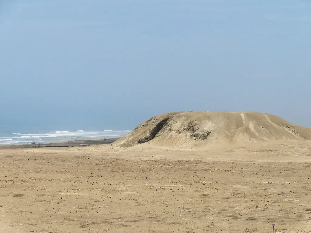 5. The Moche Pyramids of the North Coast of Peru (D-Stanley, Flickr, CC BY 2.0)