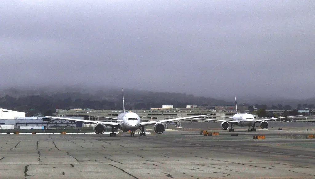 #10 - Fog Forces Air Traffic Control to Add Extra Eyes on the Ground (Thank You (25 Millions ) views, Flickr, CC BY 2.0)