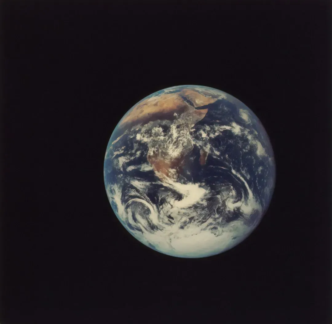 Why Your Brain Hates This: Flat-World Intuitions in a Curved-World Cosmos (Image Credits: Unsplash)